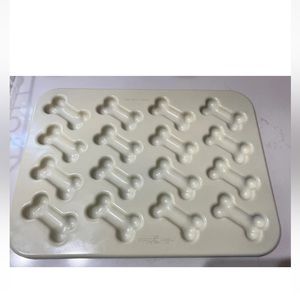 Nordic ware Dog Bone treats pan